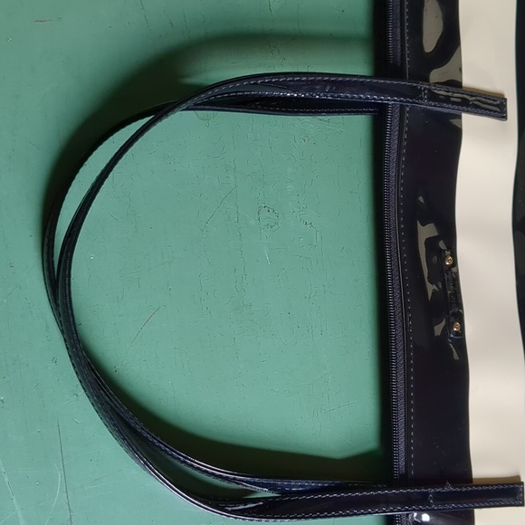 KATE SPADE BLACK & BEIGE PATENT LEATHER BAG - Picture 5 of 16